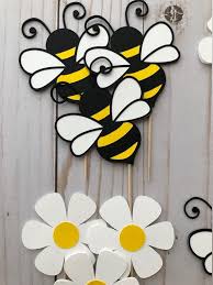Bumble Bee And Daisy Flower Cupcake Toppers Bee Birthday Etsy Bee Crafts Bee Birthday Party Bee Birthday