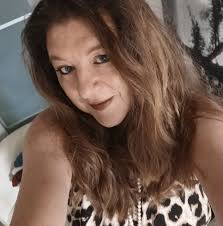 If your eyes are healthy, what animal is in this picture?