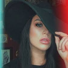 Amanda Senter's Instagram, Twitter & Facebook