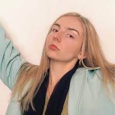 Evie Blackburn's Instagram, Twitter & Facebook