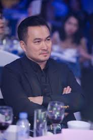 Anh gửi lời cảm ơn khán giả đã đồng hành, ủng hộ mình trong vai trò diễn viên suốt 25 năm qua. Edyemlwdf5 32m