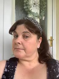 Almost 55 always had long hair except for when I was 16/17 deciding to go  medium look wot you think guys ❤️