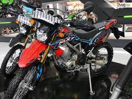 Sama dengan warna klx 150 bf se terbaru,untuk warna baru klx 150 bf se extreme hadir dengan 2 warna baru yang terkesan lebih meriah berkat banyaknya grafis/striping yang menghiasi keseluruhan bodynya… Kawasaki Klx150 Bf Se Dan Klx150 Bf Se Xtreme 2018 Dikasih Stiker Baru Kawasaki Masih Pede Indoride Com