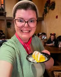 Let's talk about this beautiful dessert at Pecos bill in #magickingdom This  sweet corn mousse is a white chocolate mousse with raspberry powder 🌽 Love  the texture and this dessert contains real