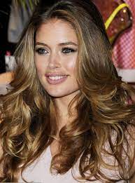 Female Celebrity With Medium Long Hair In Light Brunette Color With Hair High Brown Hair With Blonde Highlights Blonde Highlights Blonde Hair With Highlights