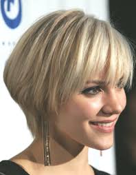 Le seuil des 60 ans franchi, la coupe féminine revêt une nature plus élégante, un brin réservé et malheureusement, assez souvent dépourvu d'intérêt. Epingle Sur Coiffeur