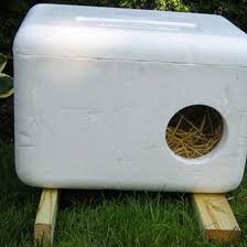 Would like to build safe outdoor shelter for feral cats to keep them safe and warm in winter months and a feeding station to keep cat food dry on a budget i've made shelters out of my amazon boxes since cardboard can be a good insulator. 12 Diy Outdoor Cat House Ideas For Winters Diy Feral Cat Shelters