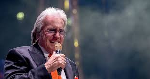 Lee towers zingt samen met kleindochter 1 november 2011 ahoy Lee Towers In Quarantaine Op Curacao Ik Loop Het Park Op En Neer Om Niet Vast Te Roesten Showbizz Hln Be