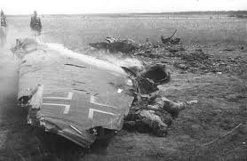 A Crashed German Luftwaffe Dive Bomber Lies In Ruin With The Crew Dead And Visible In The Foreground Osfront Battle Of Britain Wwii Wwii Photos
