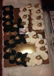 Birthday Cake With Chocolate Covered Strawberries On Top Number 50 Pull Apart Cupcake Cake With Chocolate Covered Strawberries 50th Birthday Cupcakes Pull Apart Cupcake Cake Pull Apart Cupcakes