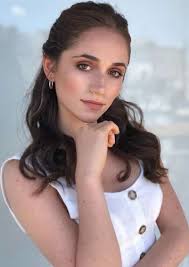 Find an Actor to Play Nina Simonetti in La familia perfecta