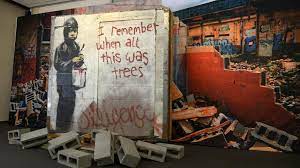 Gerüchte um seine identität, die der artist streng geheim hält, machen immer wieder die. Graffiti Kunstler Wissenschaftler Wollen Identitat Von Banksy Herausgefunden Haben Augsburger Allgemeine