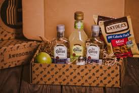 The Margarita Box Margarita Gift Set The Brobox Gift Boxes For Men In 2020 Margarita Gifts Liquor Gifts Gift Baskets For Men