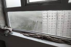 Hướng dẫn cách chống thấm cửa sổ chung cư hiệu quả, an toàn | Cleanipedia VN