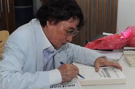 Cái đó cũng tùy phim. War Correspondent Turns Diary Into Book Sunday Features Vietnam News Politics Business Economy Society Life Sports Vietnam News