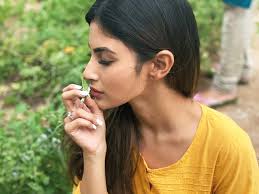 Bollywood: Mouni Roy practicing social-distancing with sister in Dubai