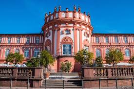 Wiesbaden Die Landeshauptstadt Hessen Reiseblog Das Chrisha In 2020 Wiesbaden Hauptstadt Reisen Deutschland