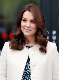 Jej kreacje inspirują tysiące kobiet na całym. Ksiezna Kate W Sukience Z Zary Zobacz Stylizacje Kate Middleton Elle Pl