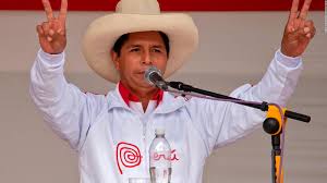 .con pedro castillo, candidato izquierdista de las presidenciales en curso este domingo en perú. Por Que El Candidato Pedro Castillo Paso A La Segunda Vuelta En Las Elecciones Presidenciales De Peru Video Cnn