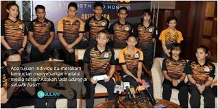 Kejohanan tersebut dikawal selia oleh majlis sukan negara malaysia majlis majlis sukan negeri majlis olimpik malaysia dan persatuan sukan kebangsaan acara sukan yang. Apa Tujuan Rakam Sebarkan Video Tersebut Ayah Nur Dhabitah