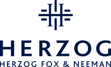 ההצבעה חשאית, ומרבית הסיעות אפשרו חופש הצבעה בבחירה בין הרצוג לפרץ, שהתחבקו בכניסה למליאה. Herzog Fox Neeman Israeli Law Firm