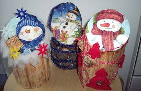 Serviettentechnik Auf Kleinen Baumstammen Mit Weiteren Bildern Creadoo Com Weihnachtsbasteln Serviettentechnik Basteln Mit Naturmaterialien