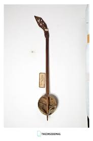 Alat musik ini berjenis ideofon yang cara memainkannya dengan ditepuk pada bagian lunak gendang. 20 Nama Alat Musik Tradisional Beserta Fungsi Gambarnya