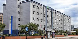 Hot drinks can be brewed with the provided tea and coffee supplies. Holiday Inn Express Hotel London Royal Docks Docklands