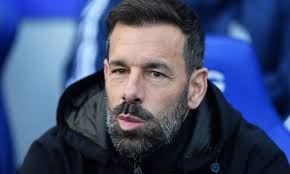 Rob Tanner issues honest response when asked if Ruud van Nistelrooy has  lost the Leicester dressing room : r/lcfc