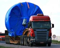 Imagem de Caminho transportando carga indivisvel