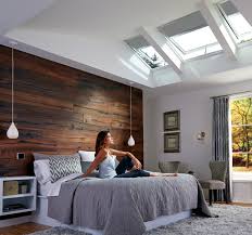 En velux markise er en udvendig solafskærmning, som er perfekt til at blokere for kraftigt sollys og varme, inden de når ind til ruden. Velux Solar Powered Fresh Air Skylight Deck Mounted Skylights