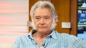 Agent Doyle z Profesionálů po 43 letech: Martin Shaw je stále pohledný  elegán, dnes byste ho ale nepoznali