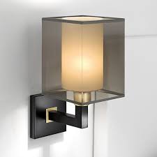 Penggunaan lampu teras unik ini akan membuat teras rumah menjadi lebih elegan dan unik di malam hari. 50 Model Lampu Dinding Minimalis Nan Elegan Rumahku Unik