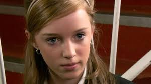 Phoebe dynevor will be playing a factory worker in the 1920s. The Stunning Transformation Of Phoebe Dynevor