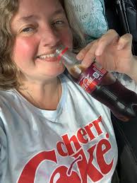 Midge's mom, Emma Hadley, was already having an awful day when her daughter  pointed out that dinner was burning. Don't we all have days that we wish we  could do over? lol |