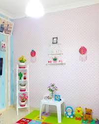 Misalnya, yaitu sebagai ruang penyimpanan, menambah kesan hangat pada ruangan, dan lain sebagainya. Pusat Toko Bunga Hias Untuk Ruang Tamu Yang Cantik Dan Sejuk Dipandang Homeshabby Com Design Home Plans Home Decorating And Interior Design