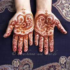 The paste is left to settle for 48 hours, after. Color Outcome Of The Indian Paisley On Two Hands Henna Patterns Mehndi Henna Art