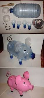 Selain hemat, kegiatan ini sekaligus mengajarkan pada anak untuk bisa gunting sedotan berukuran besar sekitar 1 cm lebih panjang dari bodi botol. Produk Dari Botol Plastik Kraf Dari Botol Plastik Dengan Tangan Mereka Sendiri Kraf Dari Plastik Dan Botol Kaca Untuk Memberi Bengkel Foto