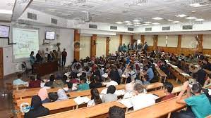 كلية الهندسة في جامعة القاهرة هي أعرق كليات الهندسة في مصر.حيث أن لها تراث عظيم من الأعراف والخبرات العلمية والعملية طوال ما يقرب من مائتي عام إذ يعود تاريخ إنشائها إلى عام 1816 ميلادية، وكان مقرها آنذاك القلعة ثم صمدت. ØµÙˆØ± Ø¬ÙˆÙ„Ø© Ù„Ø±Ø¦ÙŠØ³ Ø¬Ø§Ù…Ø¹Ø© Ø§Ù„Ù‚Ø§Ù‡Ø±Ø© Ø¨ÙƒÙ„ÙŠØ© Ø·Ø¨ Ø§Ù„Ù‚ØµØ± Ø§Ù„Ø¹ÙŠÙ†ÙŠ Ø¯Ø§Ø± Ø§Ù„Ù‡Ù„Ø§Ù„