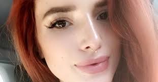Bella Thorne Wears Different Eyeshadow On Each Eye Teen Vogue