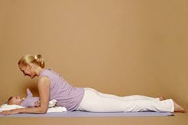 Selbstverständlich können die übungen auch lehrwerkunabhängig genutzt werden. Yoga Ubungen Ruckbildung Nach Der Geburt Mit Yoga Brigitte De