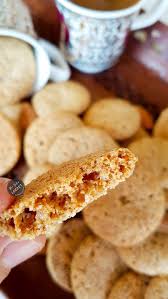 italyan kurabiyesi amaretti bir dilim lezzet yemek tarifi yemek tarifleri yemek italyan kurabiyeleri