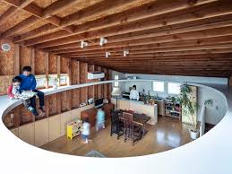 These japanese homes feature innovative storage options, tiny gardens and modern design. Japanese Home Has A Giant Hole In The Living Room Curbed