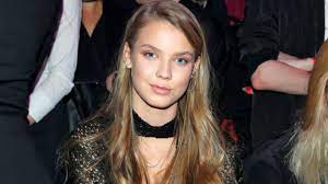 Her victory at the event also made her the youngest singles champion at the tournament since rafael nadal in 2005 as well as the youngest women's singles champion since. Iga Lis Jako Britney Spears Przebranie Dziewczyny Zrobilo Furore W Sieci Magazyn Rmf Fm