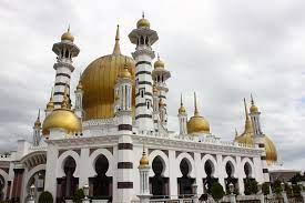 With bands of italian marble and enormous gold domes, masjid ubudiah is a contender for the title of malaysia's prettiest mosque. Masjid Ubudiah In Kuala Kangsar Photo