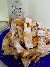 Polnisches Geback Fur Den Karneval Faworki Von Katrin313 Chefkoch Rezept Geback Polnische Rezepte Susse Backerei