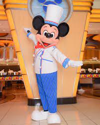 mihoさんはinstagramを利用しています ﾟ ﾟ 今回は朝食のドラゴンウィンドにも行けたよ トレイルを少しオシャレにした感じの衣装が あまりにも可愛すぎた これは次回行く時も ミッキーマウス ディズニーキャラクター