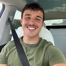 Post workout 🏋️ haven't uploaded photos in a minute #gym #gymlife  #november #travel #gay #lgbt #crunch #wednesday #motivation #florida  #sarasota #tampa