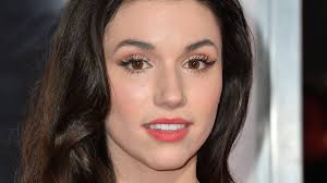 Grace Caroline Currey On Playing An Extreme Thrill Seeker In Fall —  Exclusive Interview