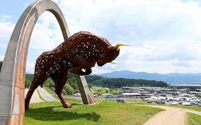 Red bull bull red bull ring bull sculptures greek sculpture kinetic sculpture self made man sculpture. Metallic Sculpture Stier The Giant Bull In Red Bull Ring The Austrian F1 Circuit Thi Dear Art Leading Art Culture Magazine Database